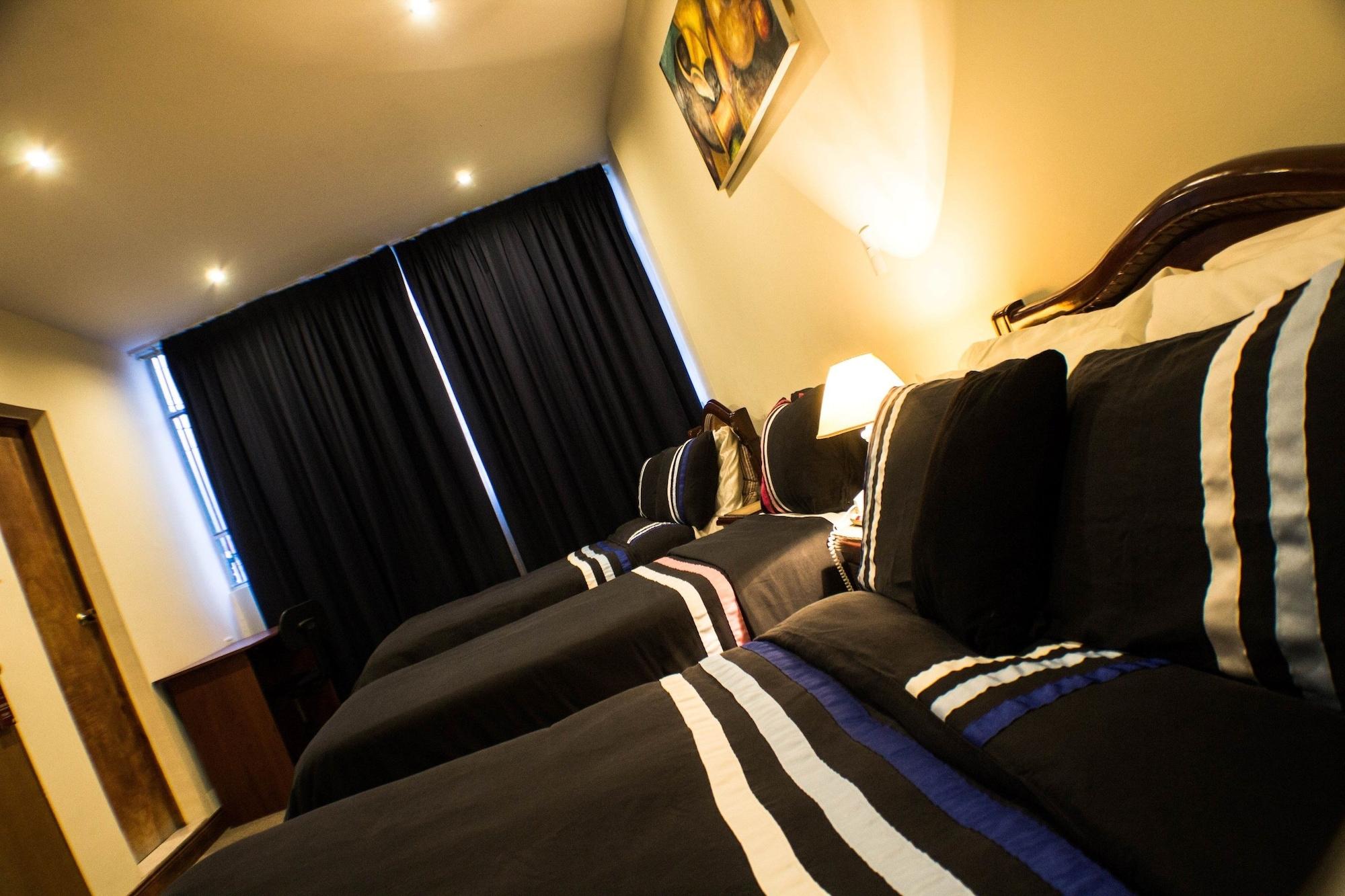 Hotel Charlies Place โบโกตา ภายนอก รูปภาพ